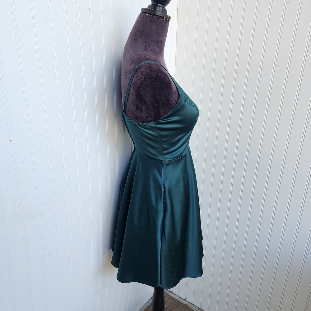 B Darlin Junior's Emerald Green Satin Skater Dress Pockets V-Neck Size 7/8 - Picture 7 of 15
